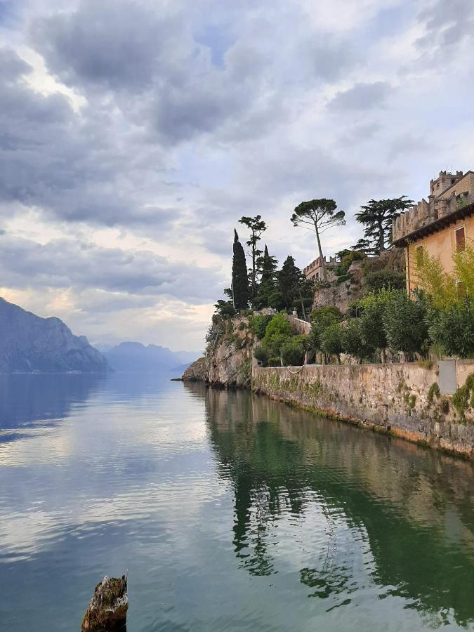 Villa Sul Lago Con Pontile Privato A Brenzone Sul Garda - Unique And Exclusive 외부 사진
