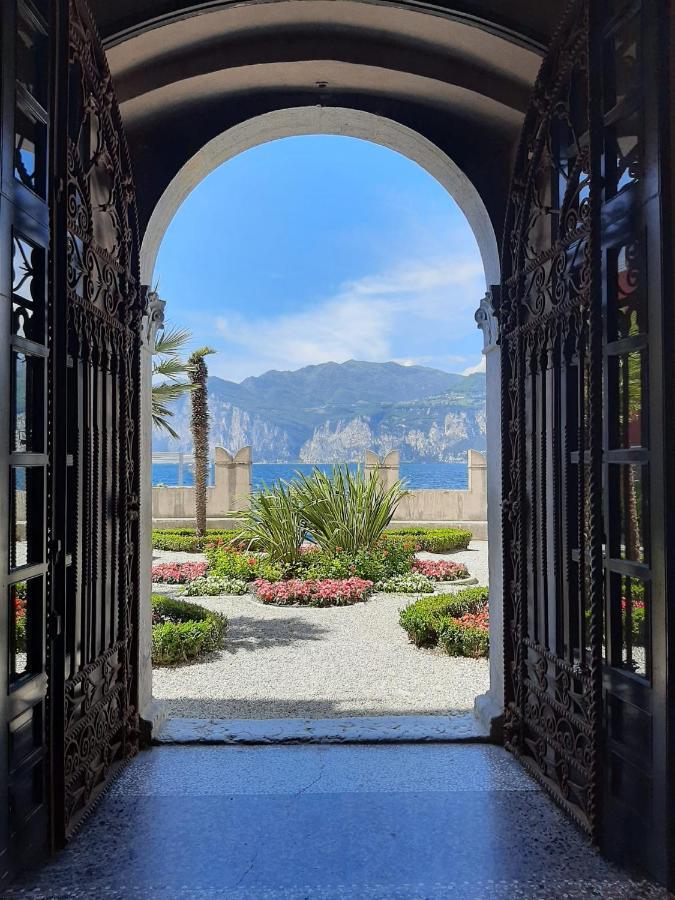 Villa Sul Lago Con Pontile Privato A Brenzone Sul Garda - Unique And Exclusive 외부 사진