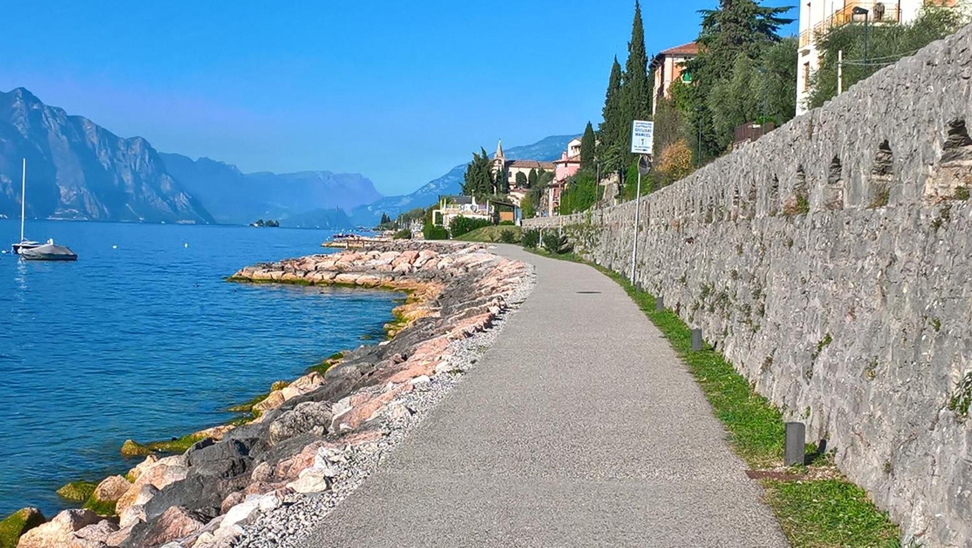 Villa Sul Lago Con Pontile Privato A Brenzone Sul Garda - Unique And Exclusive 외부 사진
