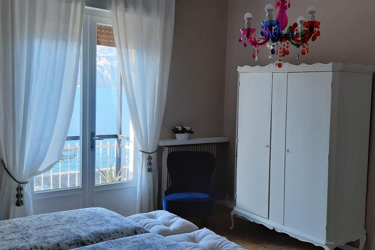 Villa Sul Lago Con Pontile Privato A Brenzone Sul Garda - Unique And Exclusive 외부 사진